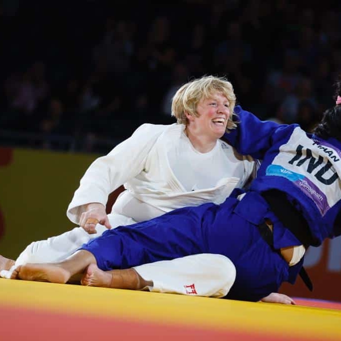Sarah Adlington smiles as she secures her 2nd CWG Gold medal